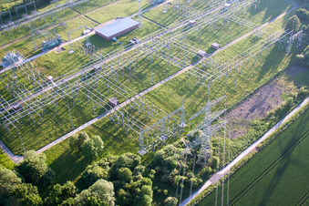 Gelände des Umspannwerkes zur Spannungs- Wandlung und elektrischen Strom- Versorgung des Kernkraftwerk Grohnde in Emmerthal im Bundesland Niedersachsen, Deutschland