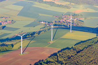 Luftaufnahme von Windpark Kugelberg Hohe - Vestas V80-2MW im Ortsteil Brökeln in Hehlen im Bundesland Niedersachsen, Deutschland