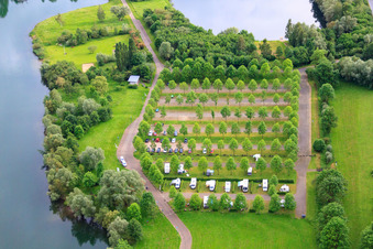 Wohnmobilstellplatz Freizeitanlage Höxter-Godelheim am Weserufer im Bundesland Nordrhein-Westfalen, Deutschland