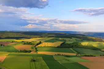 Felder und Wälder im Ortsteil Hembsen in Brakel im Bundesland Nordrhein-Westfalen, Deutschland
