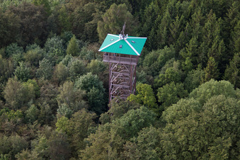 Luftbild von Aussichtsturm Hungerberg im Ortsteil Vörden in Marienmünster im Bundesland Nordrhein-Westfalen, Deutschland