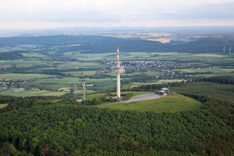 Fernmeldeturm Köterberg und Funkanlage STOB791884 und STOB790269 auf dem Köterberg in Lügde im Bundesland Nordrhein-Westfalen, Deutschland von oben