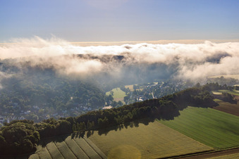 Wolken überm Wesertal in Bad Karlshafen im Bundesland Hessen, Deutschland