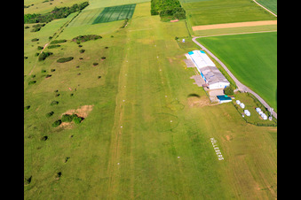 Luftbild von Flugplatz Hölleberg (EDVL) im Ortsteil Langenthal in Trendelburg im Bundesland Hessen, Deutschland