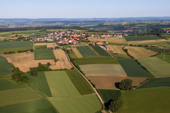 Luftaufnahme von Dorfansicht im Ortsteil Langenthal in Trendelburg im Bundesland Hessen, Deutschland