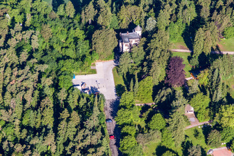 Schrägluftbild von Industriegebiet Metall Bildungszentrum WBS in Beverungen im Bundesland Nordrhein-Westfalen, Deutschland