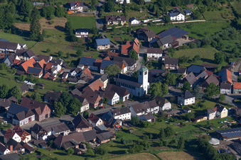 Kirchengebäude von St. Maria Salome in Ovenhausen in Höxter im Bundesland Nordrhein-Westfalen, Deutschland