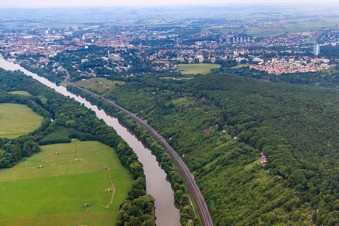 Wochenendhäusser über dem Mainhang an der Bismarckhöhe in Schweinfurt im Bundesland Bayern, Deutschland