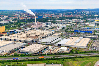 Luftaufnahme von Industriegebiet Hafenstraße / Röntgenstraße jenseits der A70 mit ZF Friedrichshafen Werk Süd im Ortsteil Oberndorf in Schweinfurt im Bundesland Bayern, Deutschland