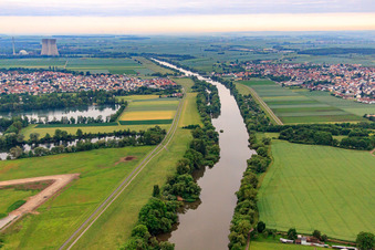 Main nach SW mit Altmainschleife im Ortsteil Oberndorf in Schweinfurt im Bundesland Bayern, Deutschland