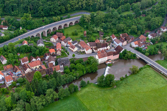 Saalebrücke im Ortsteil Trimberg in Elfershausen im Bundesland Bayern, Deutschland