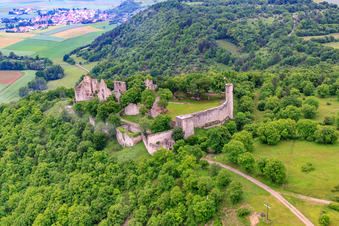 Burgruine Homburg bei Gössenheim im Bundesland Bayern, Deutschland von oben gesehen