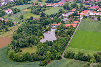 Badesee am alten Schwimmbad in Arnstein im Bundesland Bayern, Deutschland