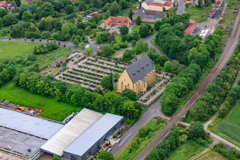 Friedhof an der Pfarr- und Wallfahrtskirche "Maria Sondheim" in Arnstein im Bundesland Bayern, Deutschland