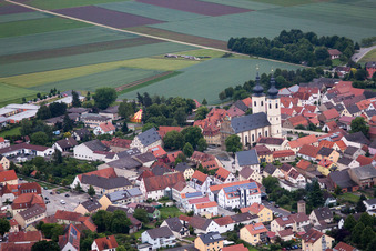 Kirchengebäude im Dorfkern in Grafenrheinfeld im Bundesland Bayern, Deutschland