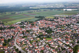 Luftbild von Ortsansicht der Straßen und Häuser der Wohngebiete in Bergrheinfeld im Bundesland Bayern, Deutschland