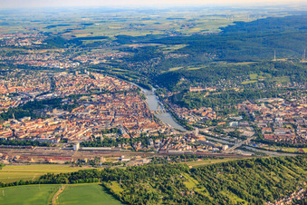 Luftbild von Altstadt zwischen Hauptbahnhof und Main in Würzburg im Bundesland Bayern, Deutschland