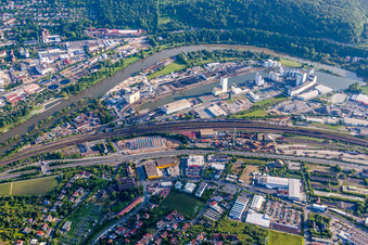 Kaianlagen und Schiffs- Anlegestellen am Hafenbecken des Binnenhafen Neuer Hafen am Main in Würzburg im Ortsteil Dürrbachtal im Bundesland Bayern, Deutschland