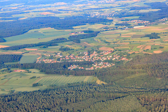 Dorfansicht von Nordwesten im Ortsteil Trienz in Fahrenbach im Bundesland Baden-Württemberg, Deutschland