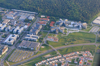 Luftbild von Industriegebiet an der Dietmar-Hopp-Allee mit SAP SE in Walldorf im Bundesland Baden-Württemberg, Deutschland