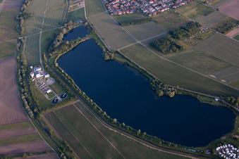 Drohnenaufname von Freizeitzentrum der St Leoner Wasser-Ski-Seilbahn GmbH auf dem  See in Sankt Leon-Rot in St. Leon-Rot im Bundesland Baden-Württemberg, Deutschland