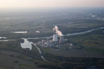 Philippsburg im Bundesland Baden-Württemberg, Deutschland von der Drohne aus gesehen