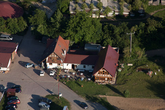 Haras de la Née in Neewiller-près-Lauterbourg im Bundesland Bas-Rhin, Frankreich aus der Vogelperspektive
