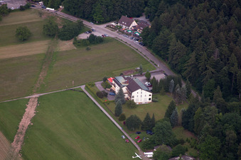 Schwann, Hotel Adlerhof im Ortsteil Conweiler in Straubenhardt im Bundesland Baden-Württemberg, Deutschland