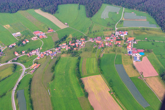 Luftbild von Zavelsteiner Straße im Ortsteil Würzbach in Oberreichenbach im Bundesland Baden-Württemberg, Deutschland
