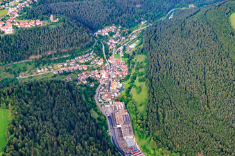 Luftbild von Teinacher Mineralwasser im Ortsteil Bad Teinach in Bad Teinach-Zavelstein im Bundesland Baden-Württemberg, Deutschland