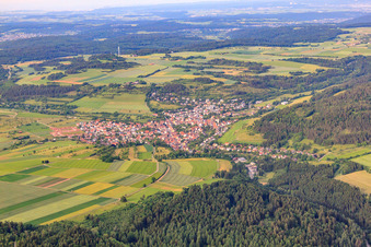 Dorfansicht im Nordschwarzwald aus Westen im Ortsteil Gültlingen in Wildberg im Bundesland Baden-Württemberg, Deutschland