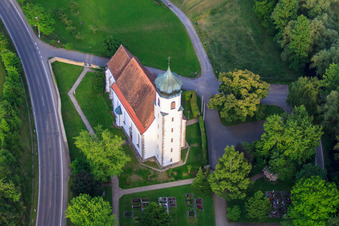 Kirchengebäude der Kapelle St. Stephanus an Friedhof im Ortsteil Poltringen in Ammerbuch im Bundesland Baden-Württemberg, Deutschland