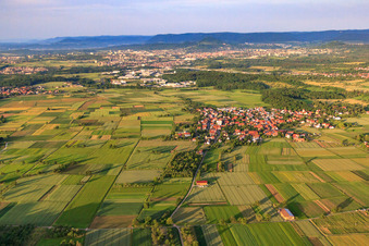 Dorfansicht aus Südwesten im Ortsteil Mähringen in Kusterdingen im Bundesland Baden-Württemberg, Deutschland