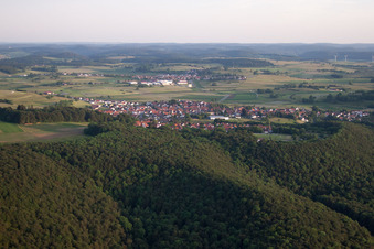 Großengstingen von Nordwesten in Engstingen im Bundesland Baden-Württemberg, Deutschland
