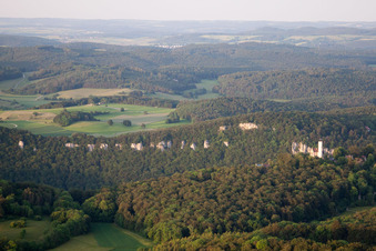 Luftaufnahme von Lichtenstein, Schloss Lichtenstein im Ortsteil Honau im Bundesland Baden-Württemberg, Deutschland