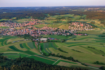 Ortsansicht aus Westen im Ortsteil Großengstingen in Engstingen im Bundesland Baden-Württemberg, Deutschland