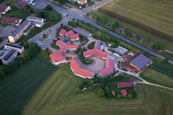 Schulgebäude der Freie Waldorfschule auf der Alb im Ortsteil Großengstingen in Engstingen im Bundesland Baden-Württemberg, Deutschland