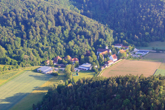 Internat Stiftung Urspringschule an der Urspringquelle in Schelklingen im Bundesland Baden-Württemberg, Deutschland