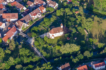 Kirchenwöhrd Blauinsel im Ortsteil Gerhausen in Blaubeuren im Bundesland Baden-Württemberg, Deutschland