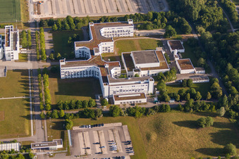 Luftaufnahme von Gebäudekomplex des Institut Daimler TSS GmbH in Ulm im Ortsteil Eselsberg im Bundesland Baden-Württemberg, Deutschland