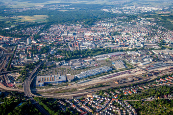 Gebäude des Einrichtungshaus - Möbelmarkt IKEA Möbel & Einrichtungshaus Ulm am Güterbahnhof in Ulm im Ortsteil Weststadt im Bundesland Baden-Württemberg, Deutschland