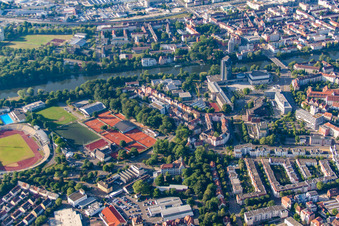 Kunstrasenplatz und Tennisplätze des  Tennisklub SSV Ulm 1846 im Ortsteil Oststadt im Bundesland Baden-Württemberg, Deutschland