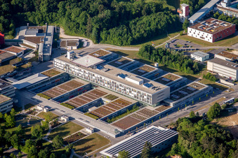 Luftbild von Campus- Gebäude der Universität Ulm mit Institut für Elektronische Bauelemente und Schaltungen in Ulm im Ortsteil Eselsberg im Bundesland Baden-Württemberg, Deutschland