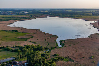 Federsee mit Pfahlbauten in Bad Buchau im Bundesland Baden-Württemberg, Deutschland