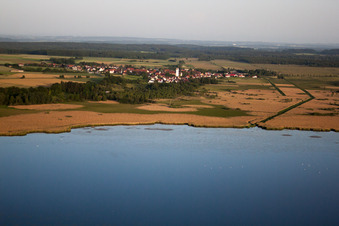 Ortsansicht der Straßen und Häuser der Wohngebiete im Ortsteil Kappel in Alleshausen in Oggelshausen im Bundesland Baden-Württemberg, Deutschland