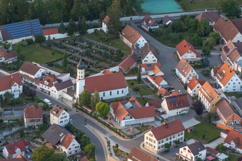 Kirchengebäude im Dorfkern in Obermarchtal im Bundesland Baden-Württemberg, Deutschland