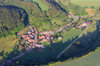 Luftbild von Dorfansicht auf der Alb aus Osten an der Großen Lauter im Ortsteil Wasserstetten in Gomadingen im Bundesland Baden-Württemberg, Deutschland