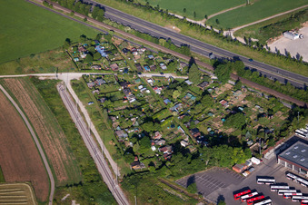 Schrebergärten an der B28 im Ortsteil Derendingen in Tübingen im Bundesland Baden-Württemberg, Deutschland