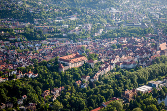 Luftaufnahme von Burganlage des Schloß Schloss Hohentübingen mit Museum Alte Kulturen | in Tübingen im Bundesland Baden-Württemberg, Deutschland