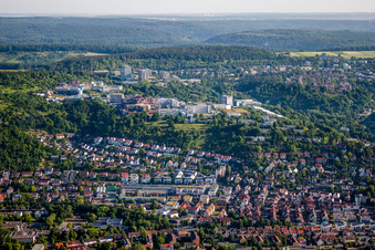 Luftaufnahme von Klinikgelände des Krankenhauses Medizinische Universitätsklinik auf dem Schnarrenberg in Tübingen im Bundesland Baden-Württemberg, Deutschland